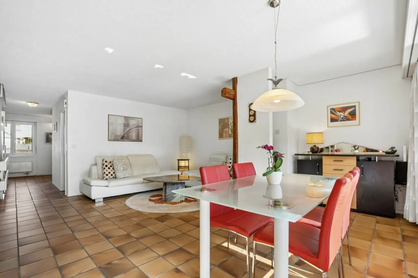 Casa a schiera ben tenuta con giardino a Wilen vicino a Wollerau - Foto 10 di 13