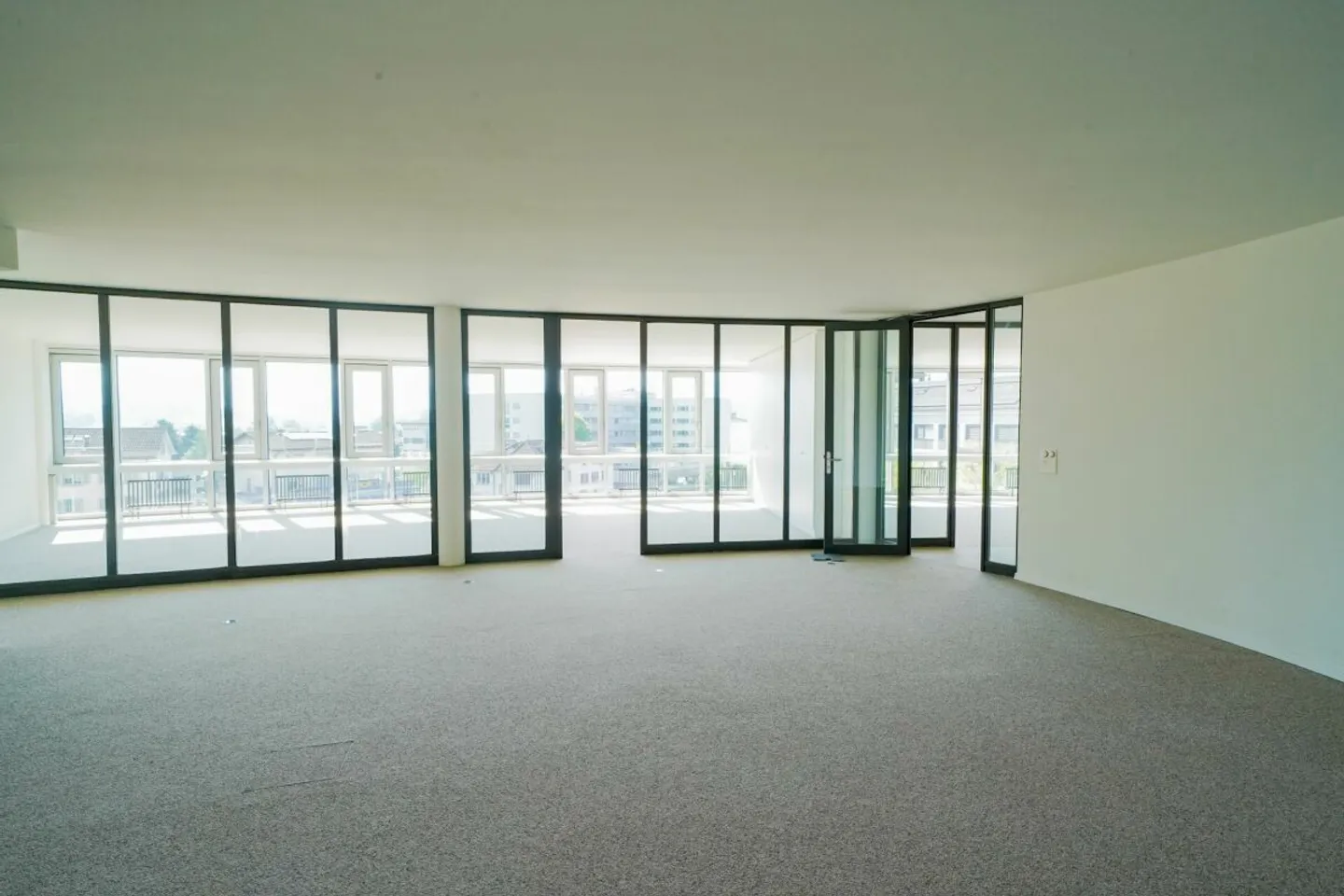 Moderne und lichtdurchflutete Büroräumlichkeiten am Sonnenplatz 1 in Emmenbrücke - Foto 6 von 10