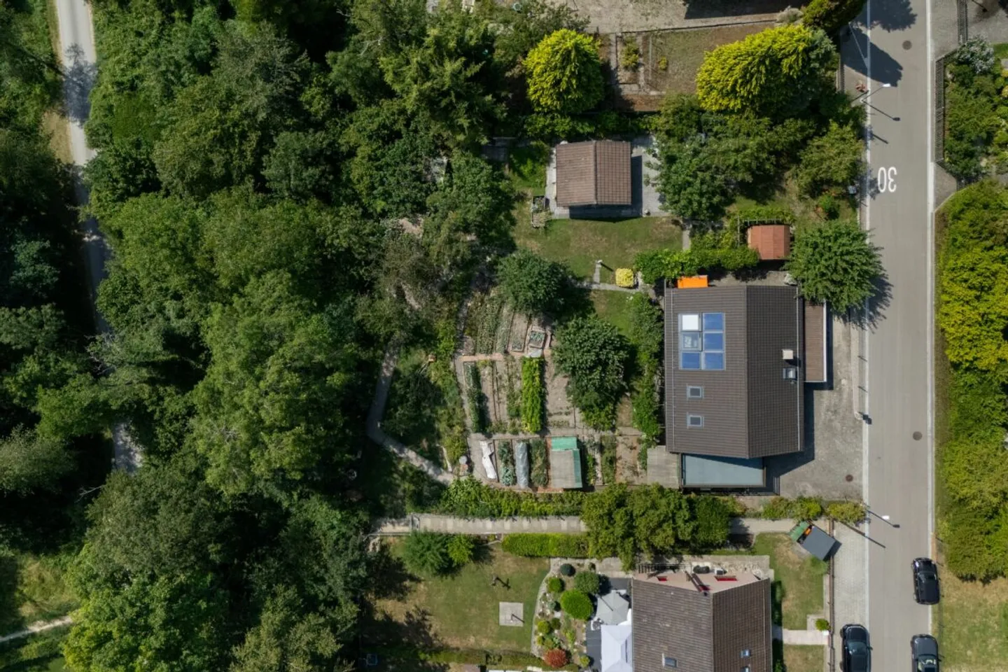 Idyllic property with plenty of land & privacy - Photo 4 of 13
