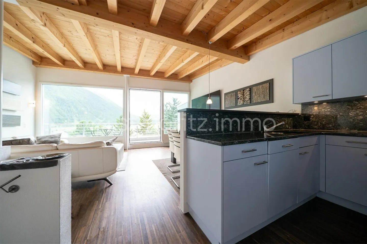 Magnificent top floor maisonette for seasonal rent - Photo 4 of 13