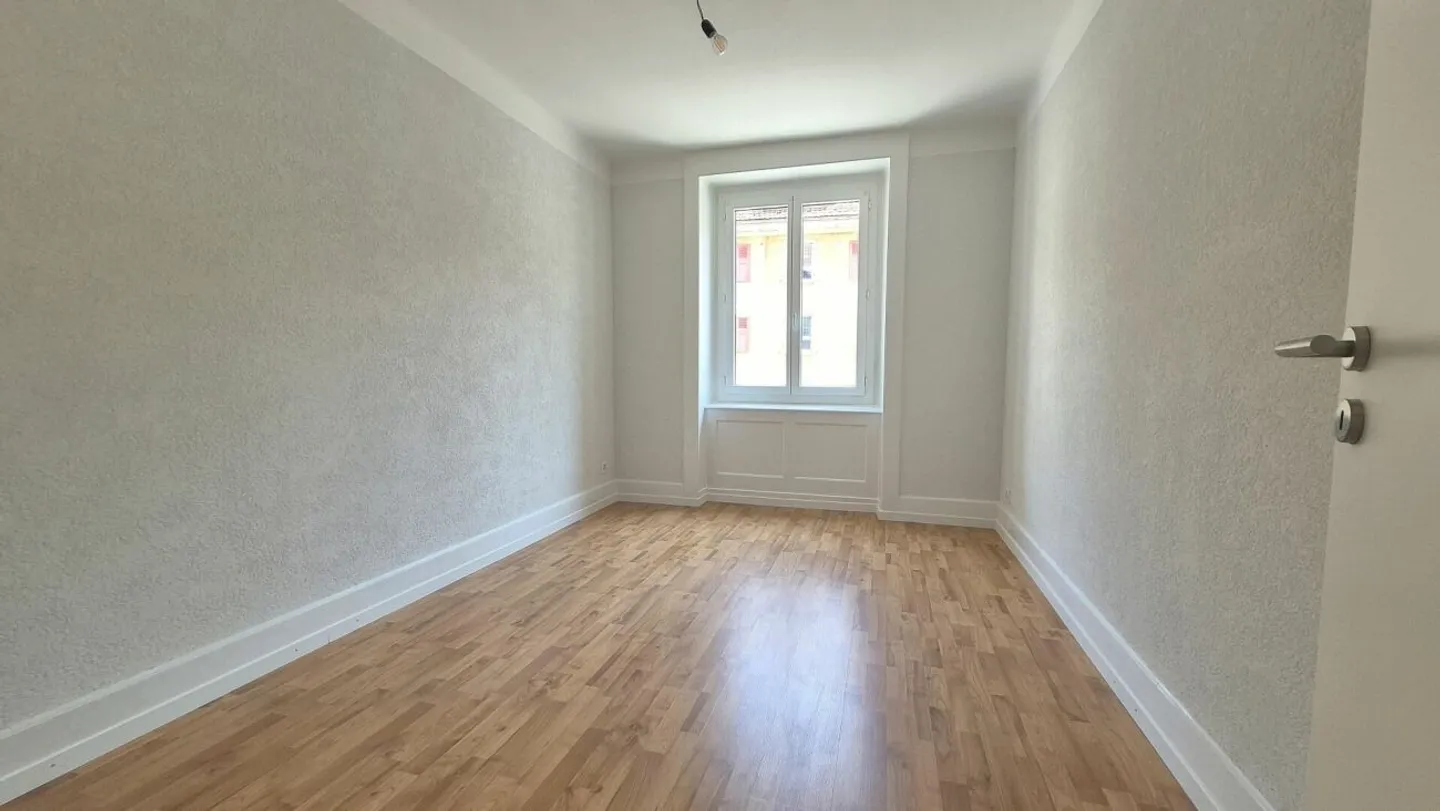 Renovated! 4-room apartment in Locle with balcony - Photo 8 of 12