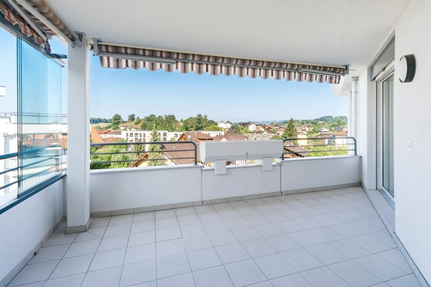 Attractive condominium with balcony and panoramic view into the greenery - Photo 2 of 9