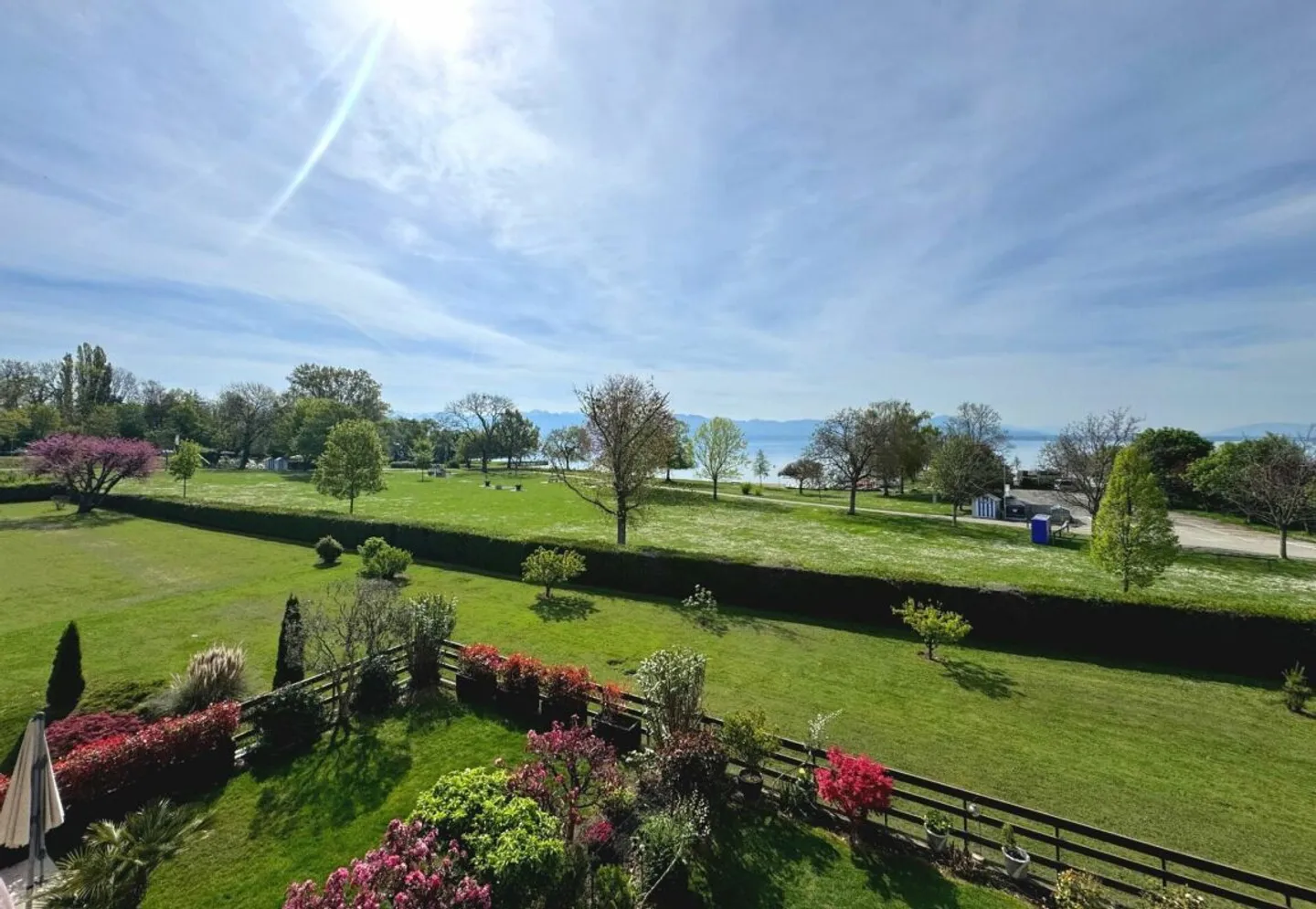 Appartement au bord du lac - Photo 1 sur 13