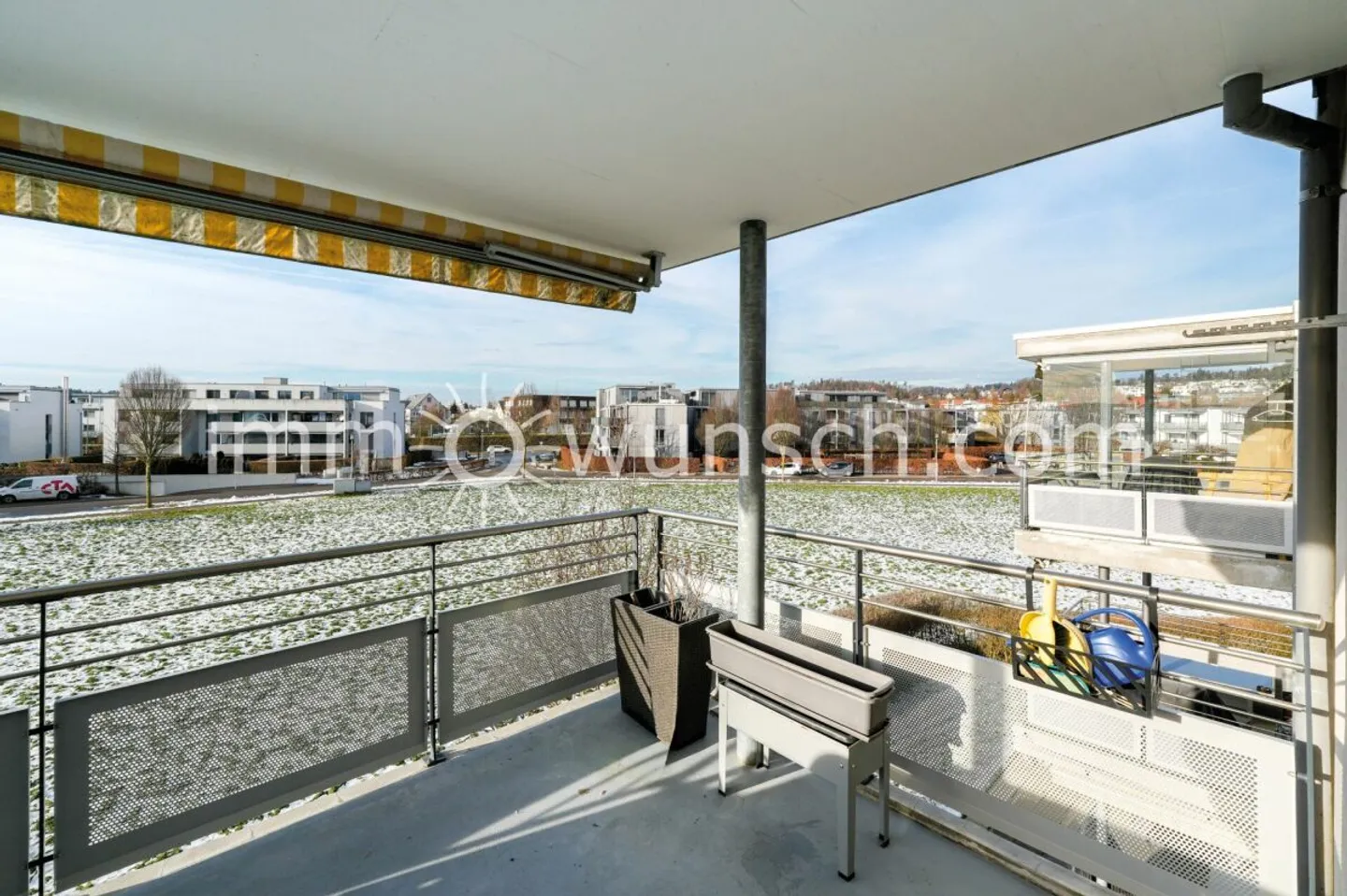 L'opportunité : moderne appartement en copropriété de 4 ½ pièces, avec balcon, vue sur la verdure, ainsi qu'une buanderie privée, 2 x places de parking dans le garage souterrain - Photo 11 sur 12