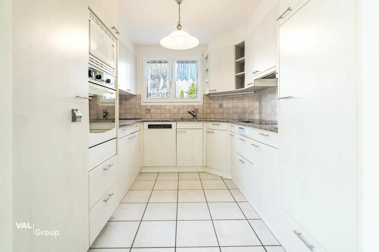 Exclusive Apartment with Terrace - Photo 10 of 13