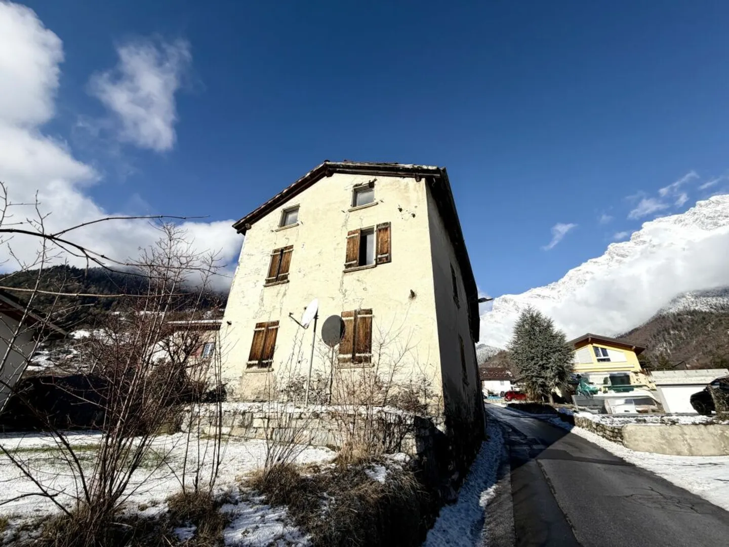 Casa da ristrutturare nel centro di Chamoson, venduta con permesso di costruzione - Foto 1 di 13