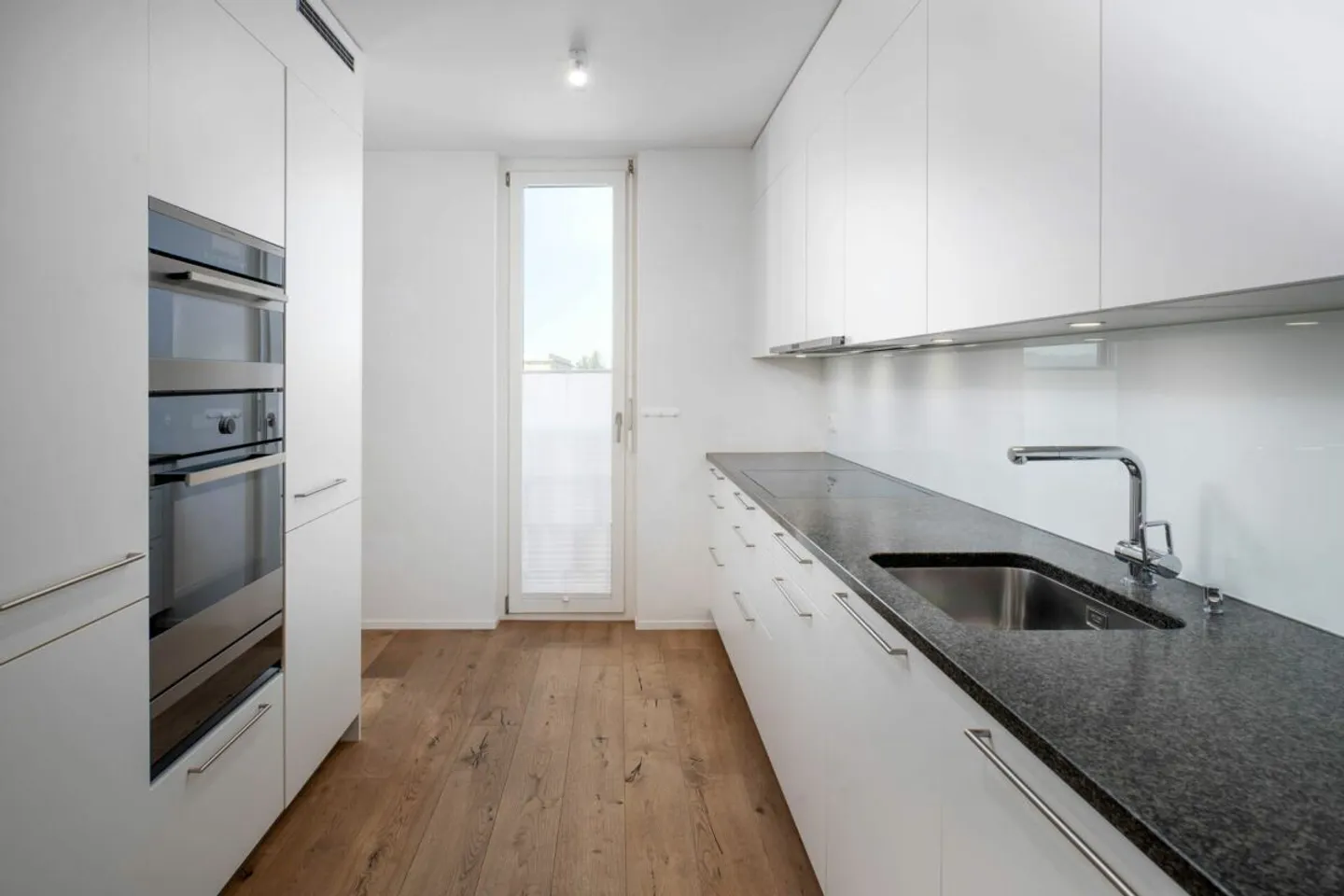 Living at the edge of the forest with a view and evening sun - Photo 5 of 12