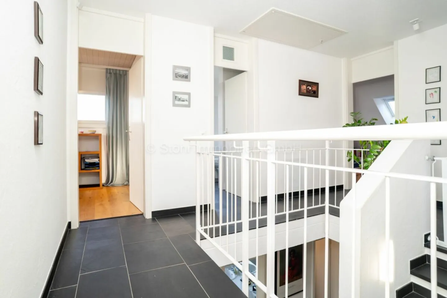 Stylish 6.5-room maisonette apartment with studio in a great location - Photo 10 of 13