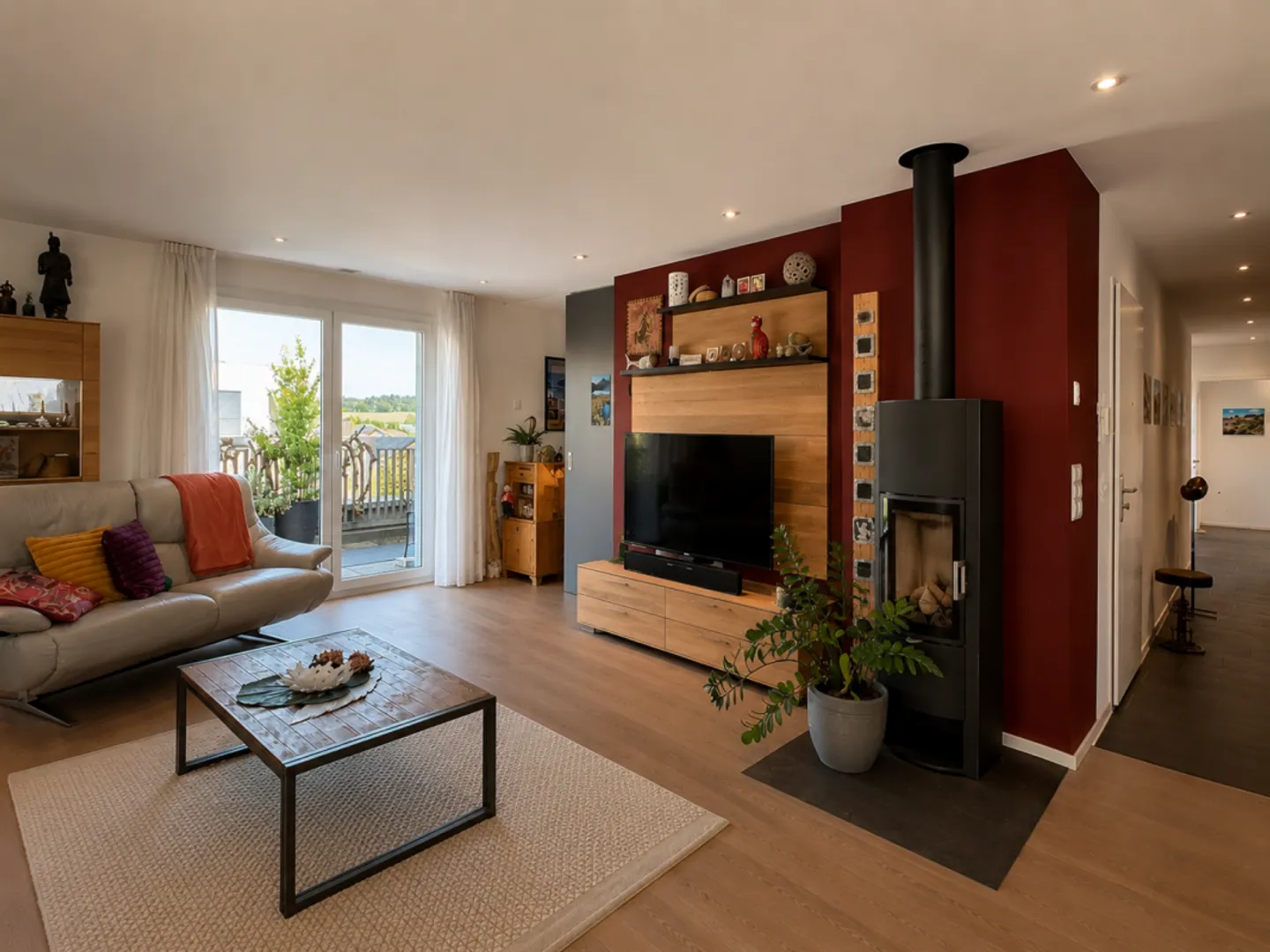 Appartement penthouse de 5,5 pièces avec terrasse de 150 m², vue panoramique et accès direct à la terrasse depuis chaque chambre - Photo 2 sur 13