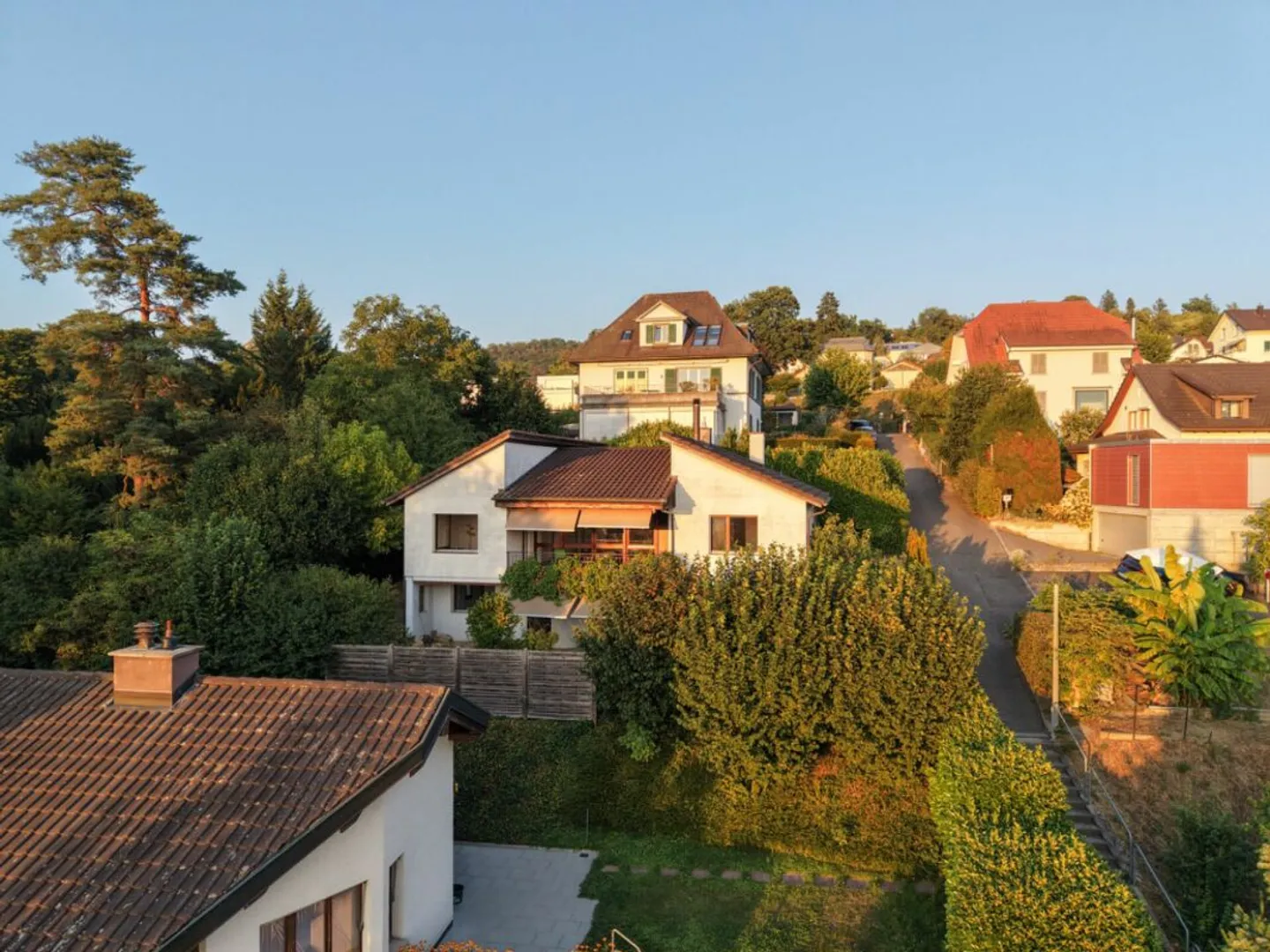 8-1/2-Zimmer Einfamilienhaus mit unverbaubarer SW-Aussicht - Nähe ÖV und Schulen in Dornach - Photo 1 sur 13