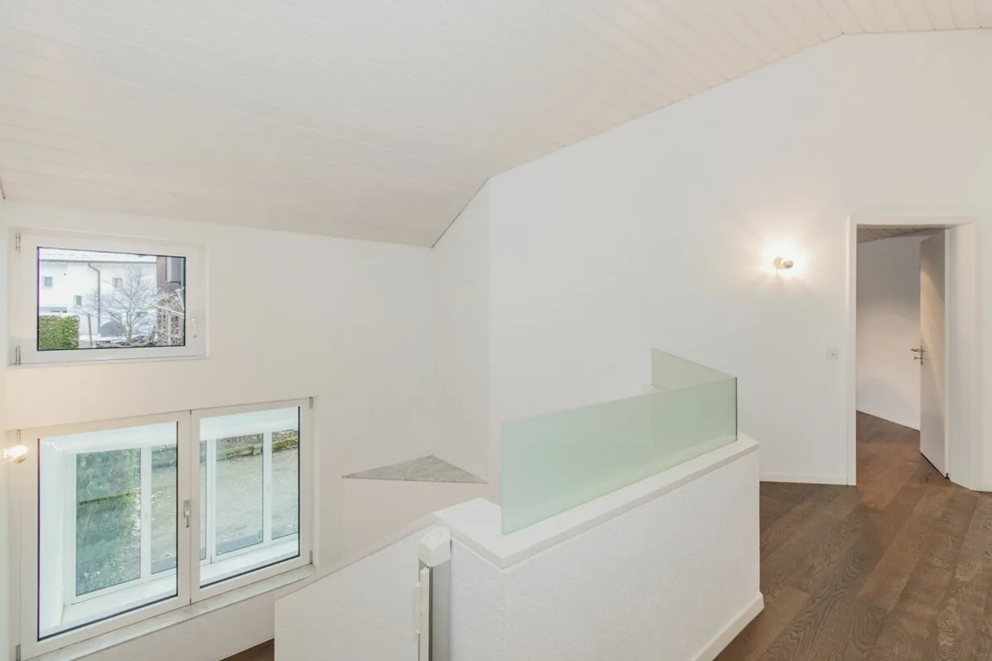 Space miracle in a family-friendly location - Modernized 6.5-room semi-detached house - Photo 9 of 13