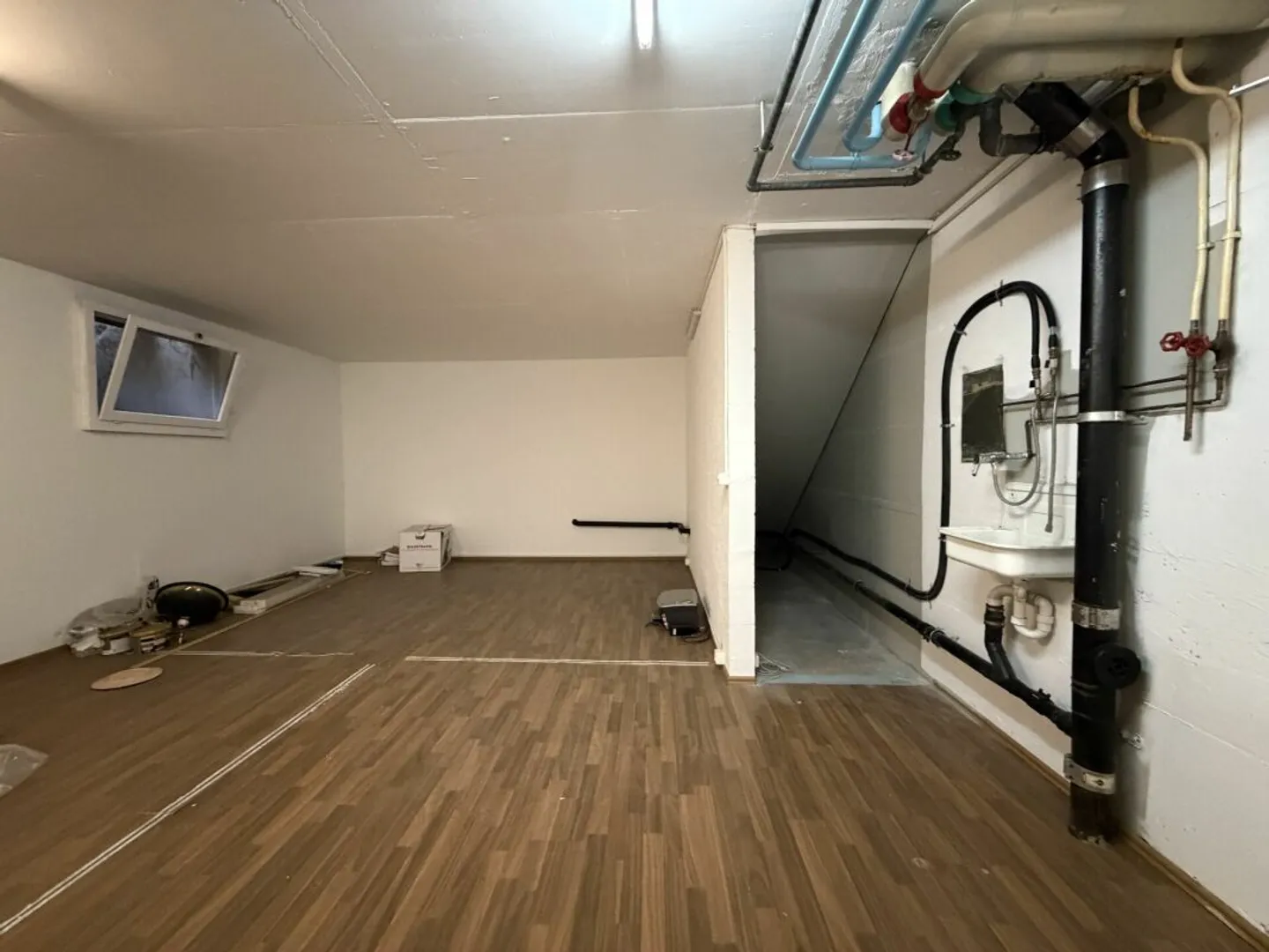 Locale commerciale di 2 locali a Monthey - Foto 1 di 2