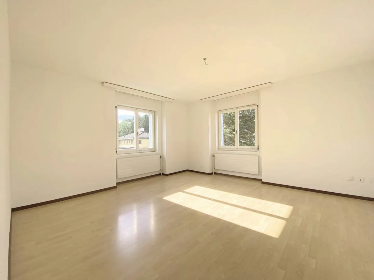 Spacious 3.5-room apartment on the raised ground floor - Photo 3 of 6