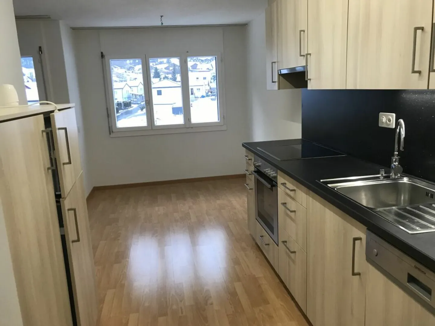 Belle appartement de 4,5 pièces avec grand balcon - Photo 3 sur 6