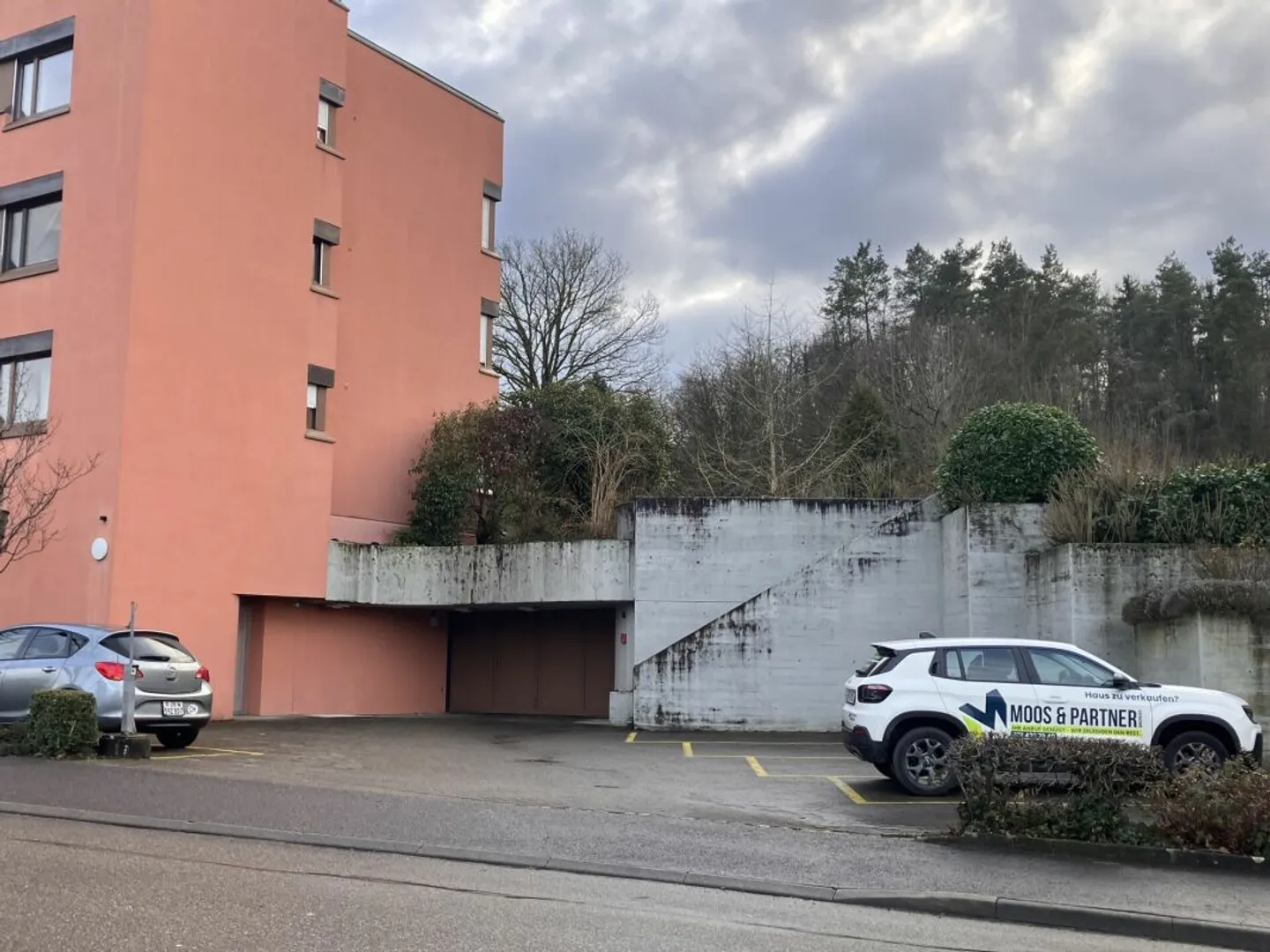 Charmante appartement de 2,5 pièces au rez-de-chaussée avec jardin - Investissement ou auto-utilisation - Photo 3 sur 10