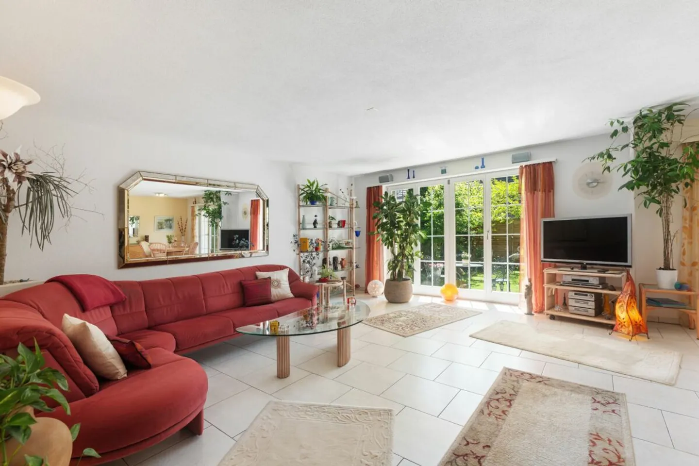 Casa bifamiliare ben tenuta con idillio da giardino - Foto 6 di 13