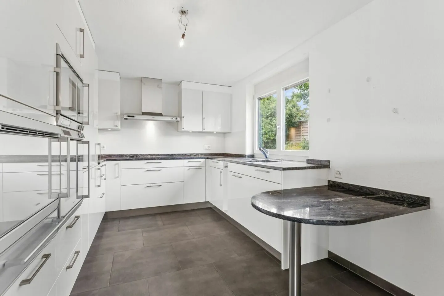 Attractive single-family house with additional building plot in Gals BE - Photo 4 of 13
