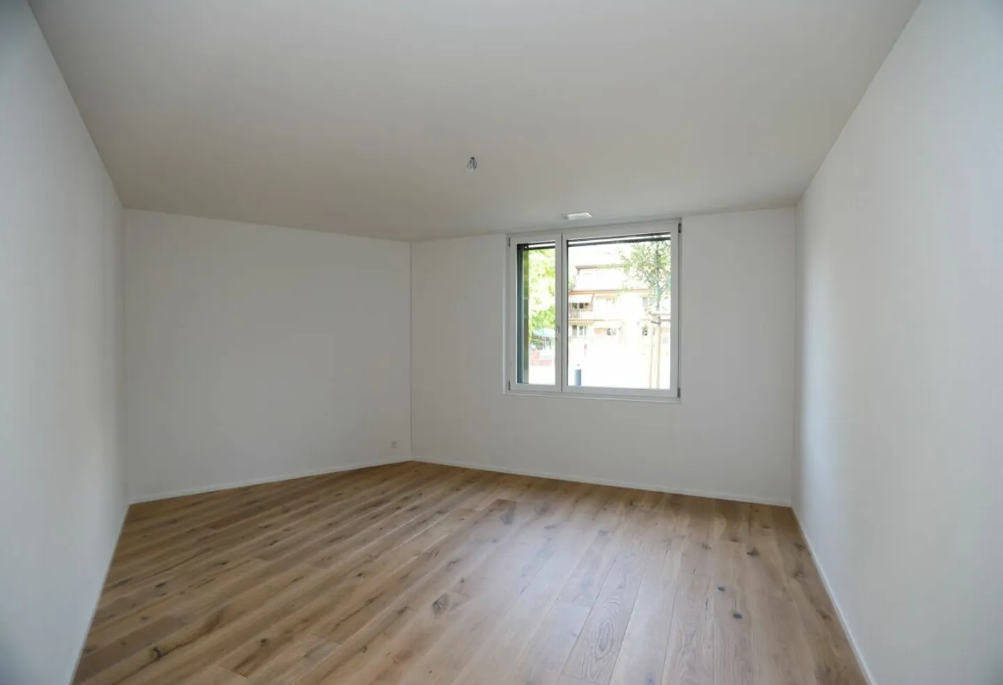 Appartement de 4.5 pièces de haute qualité dans un emplacement central - Photo 4 sur 7