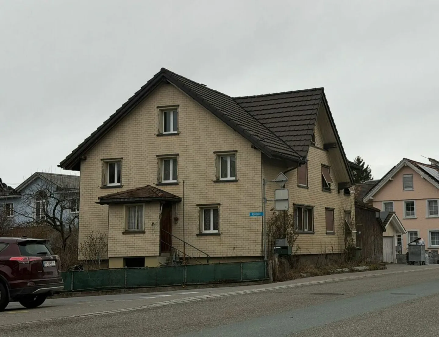 Proprietà attraente con potenziale di sviluppo in una posizione centrale - Foto 1 di 5