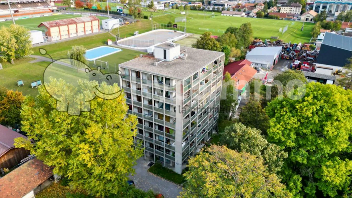 Schöne 5,5-Zimmer-Wohnung mit großem Balkon in La Chaux-de-Fonds - Foto 2 von 2