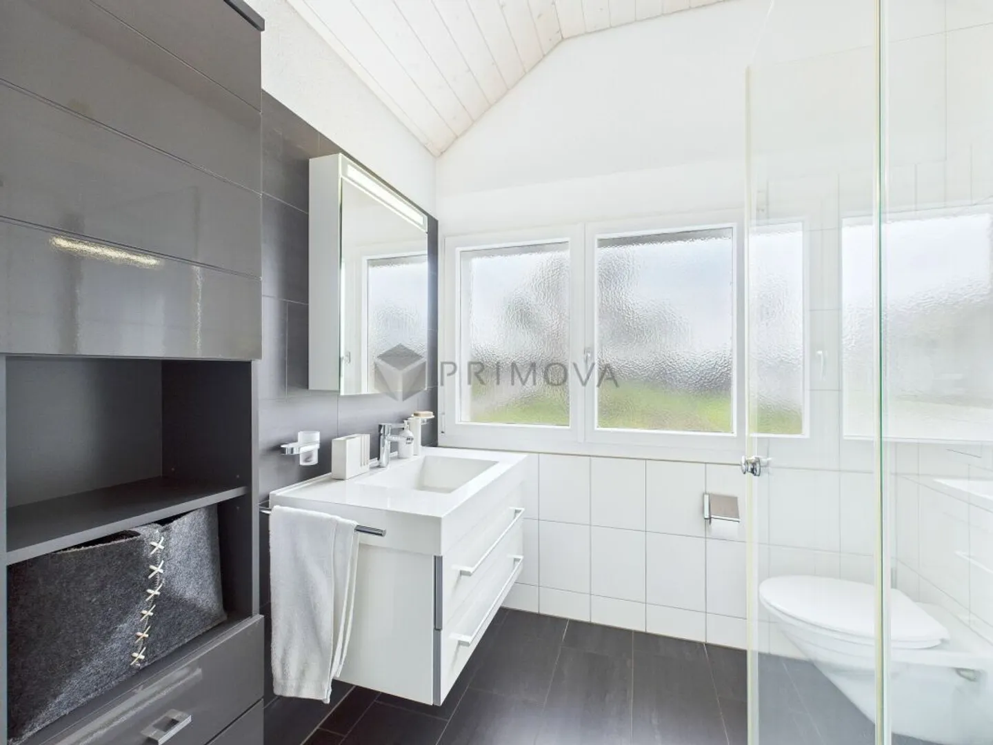 Familienhaus mit idyllischem Garten - Foto 12 von 13