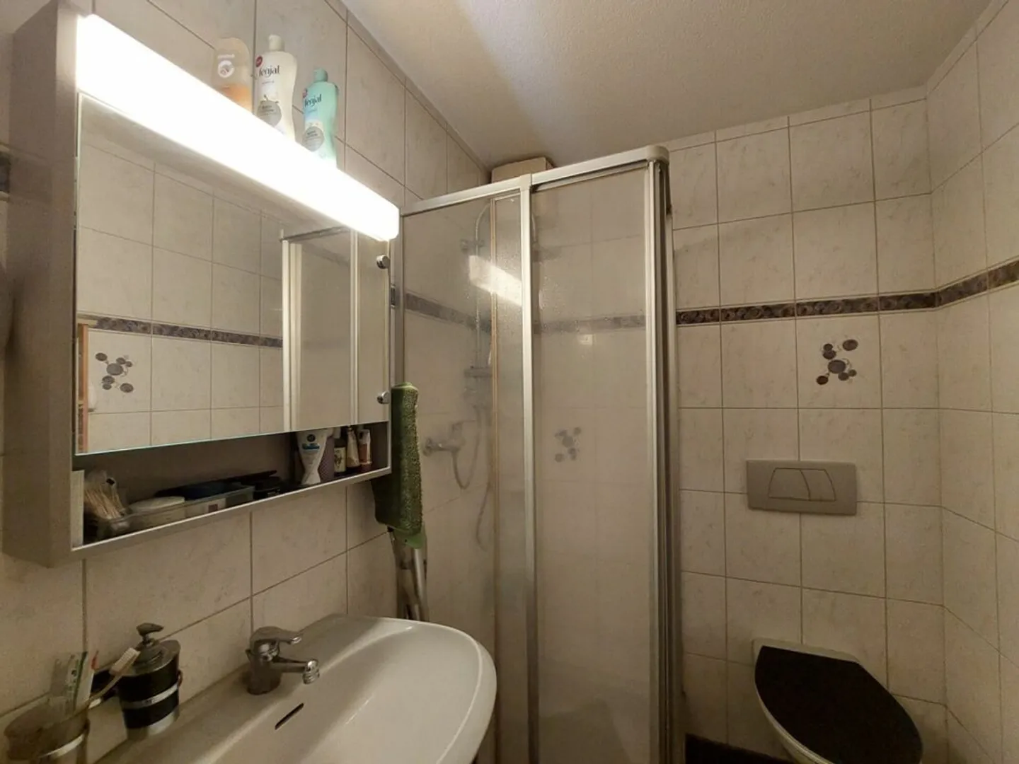 Appartement moderne de 4,5 pièces avec jardin - Photo 9 sur 11