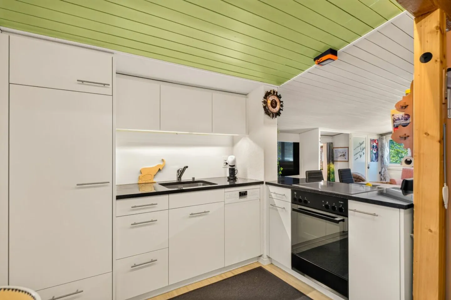 Charming 2.5-room attic apartment in a quiet location - Your new home is waiting for you! - Photo 3 of 13