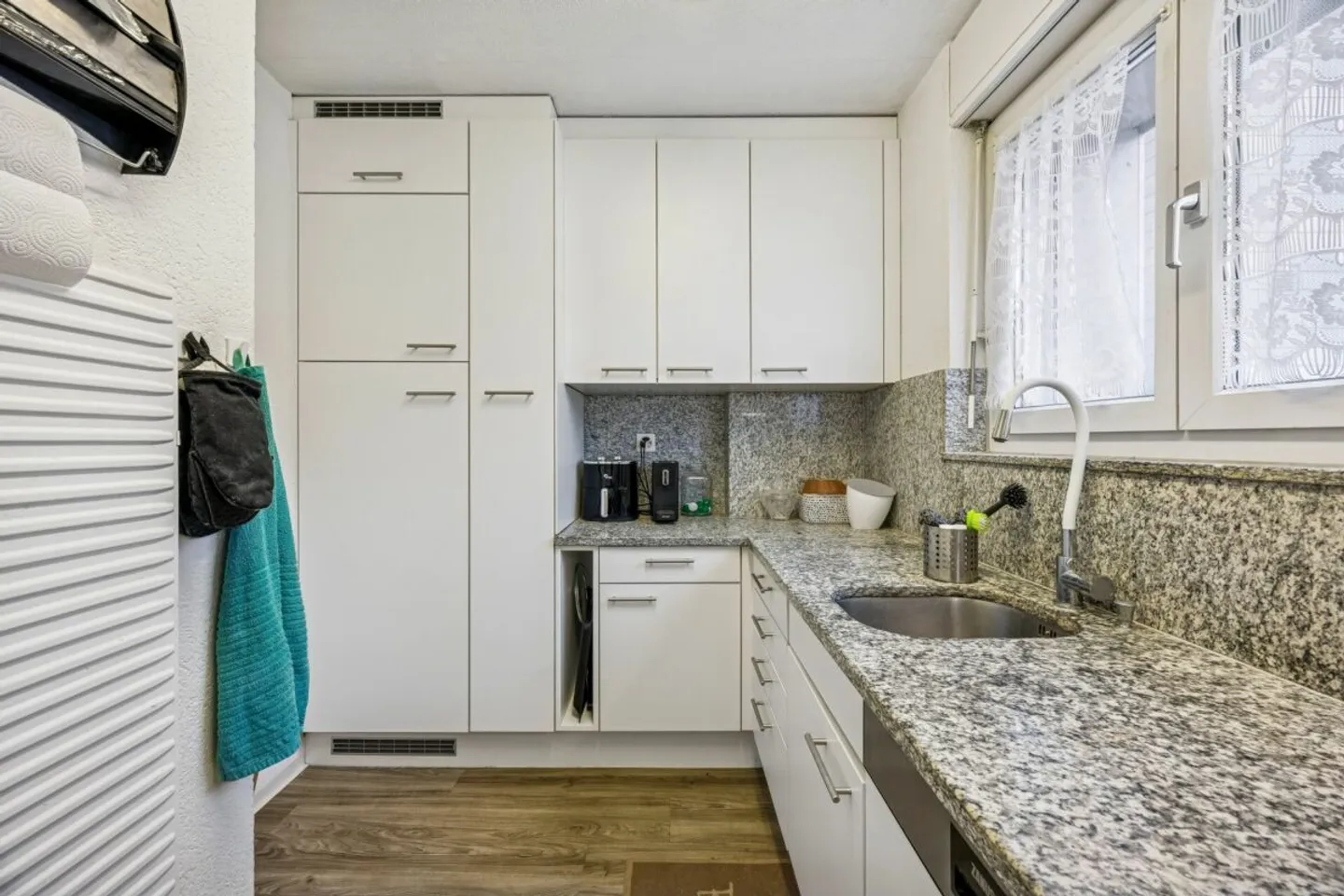 4-room apartment in a family-friendly neighborhood - Photo 7 of 13