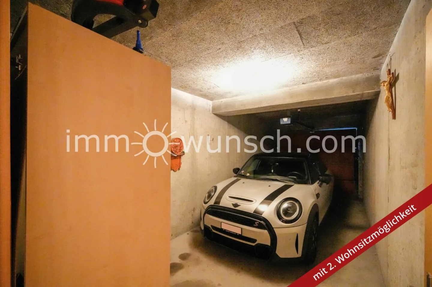 Charming 2 ½ room (3 ½ rooms) penthouse apartment with 2nd residence option - Photo 11 of 13