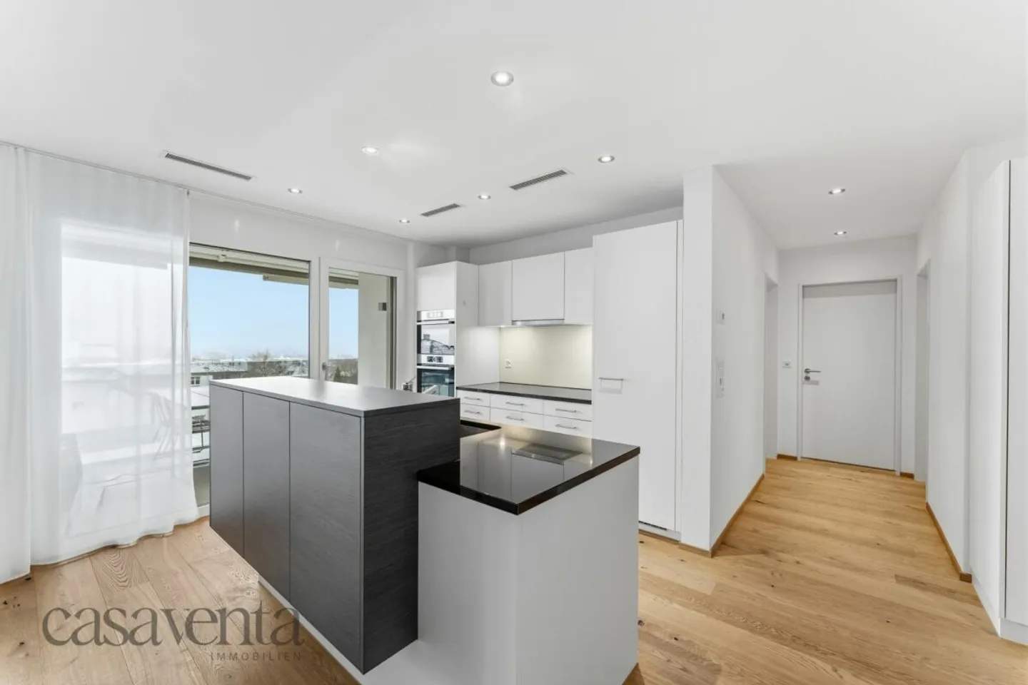 Condominium exclusif avec vue panoramique et soleil du soir - Photo 3 sur 13