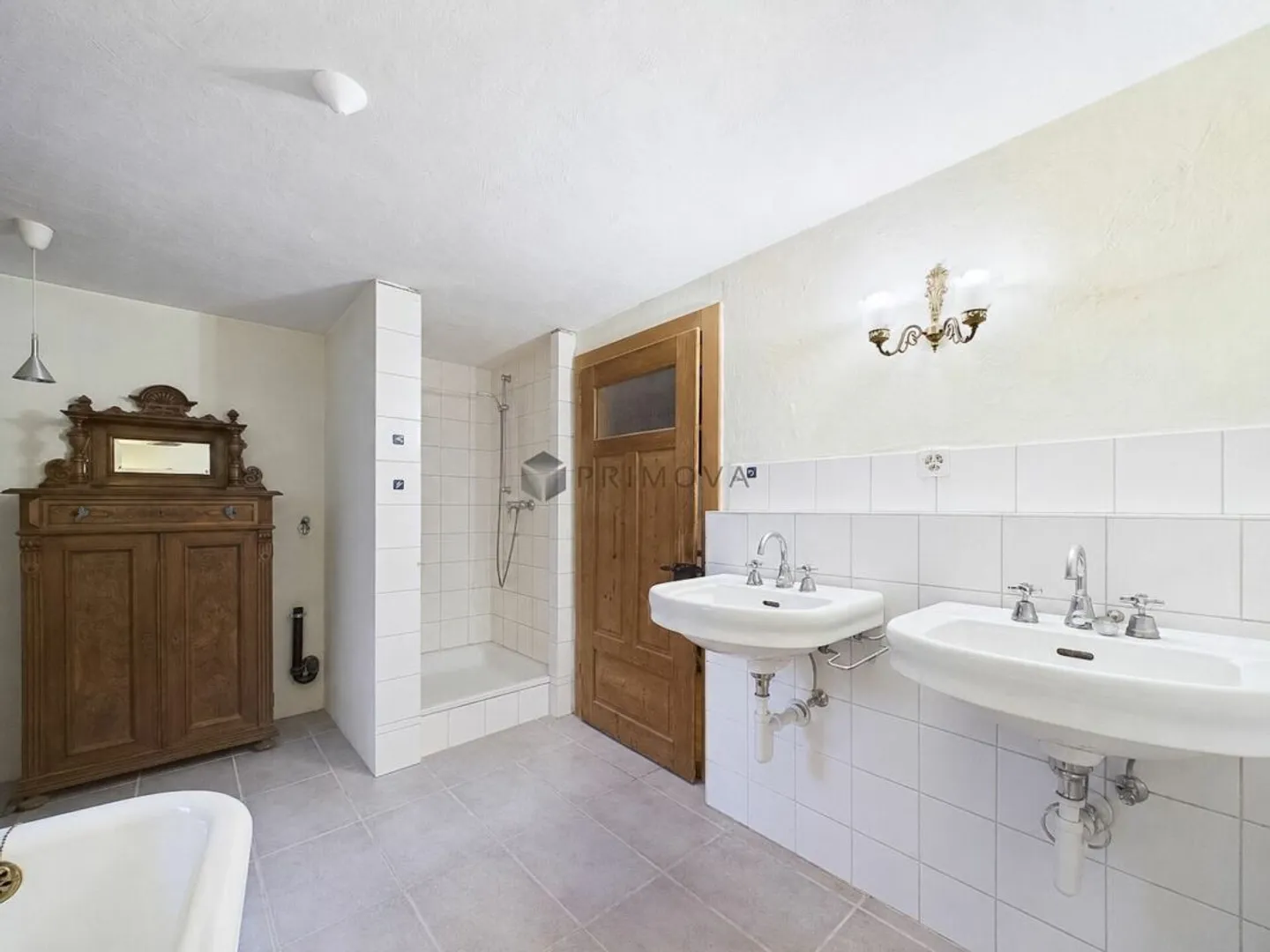 Historical half-timbered house on 1,706 m² plot with development potential - Photo 9 of 10