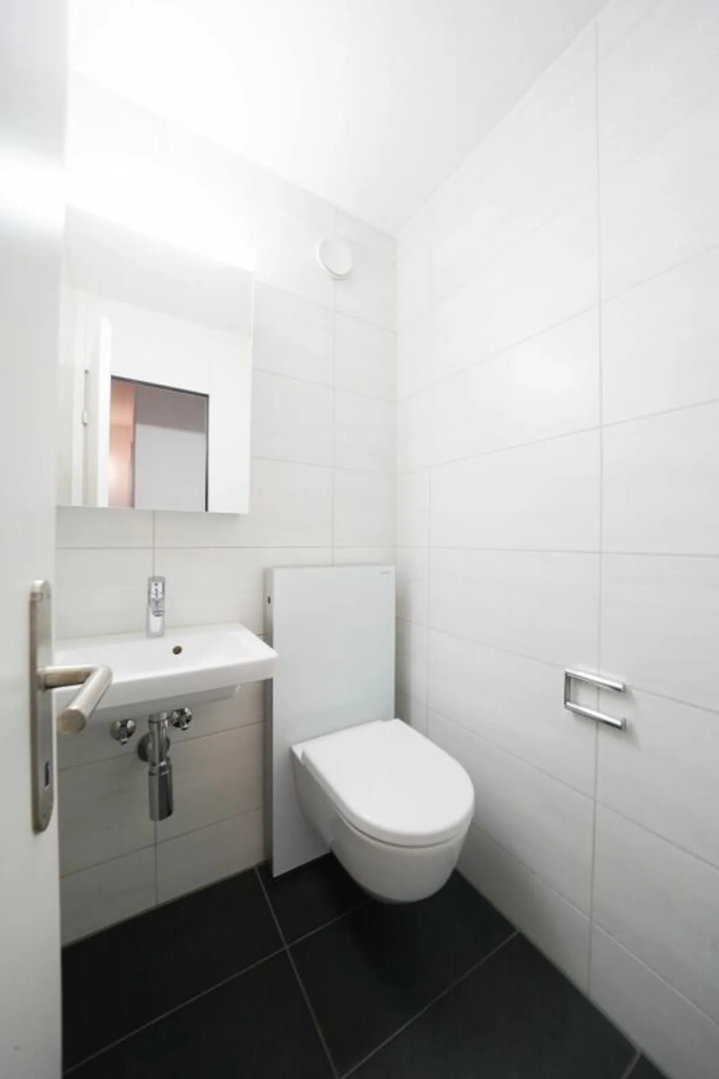 Appartamento moderno in posizione centrale - Foto 3 di 9