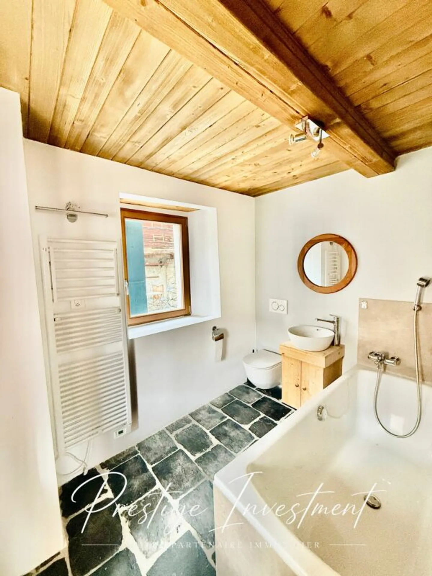 MAGNIFICENT RENOVATED DUPLEX OF 3.5 PCS + LOCAL/WORKSHOP - MASE (MONT-NOBLE) - Photo 8 of 12