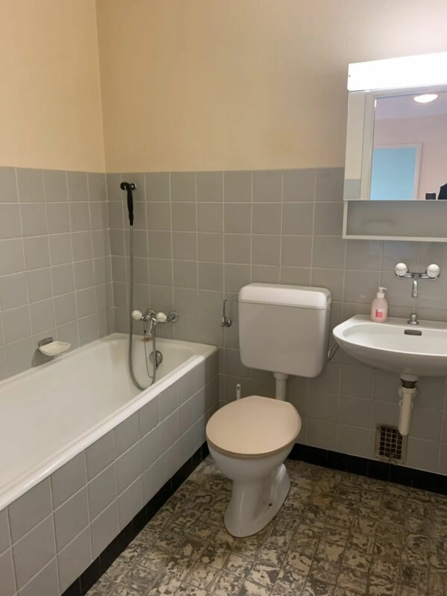 Appartement de 2 pièces dans un joli cadre de verdure - Photo 8 of 8