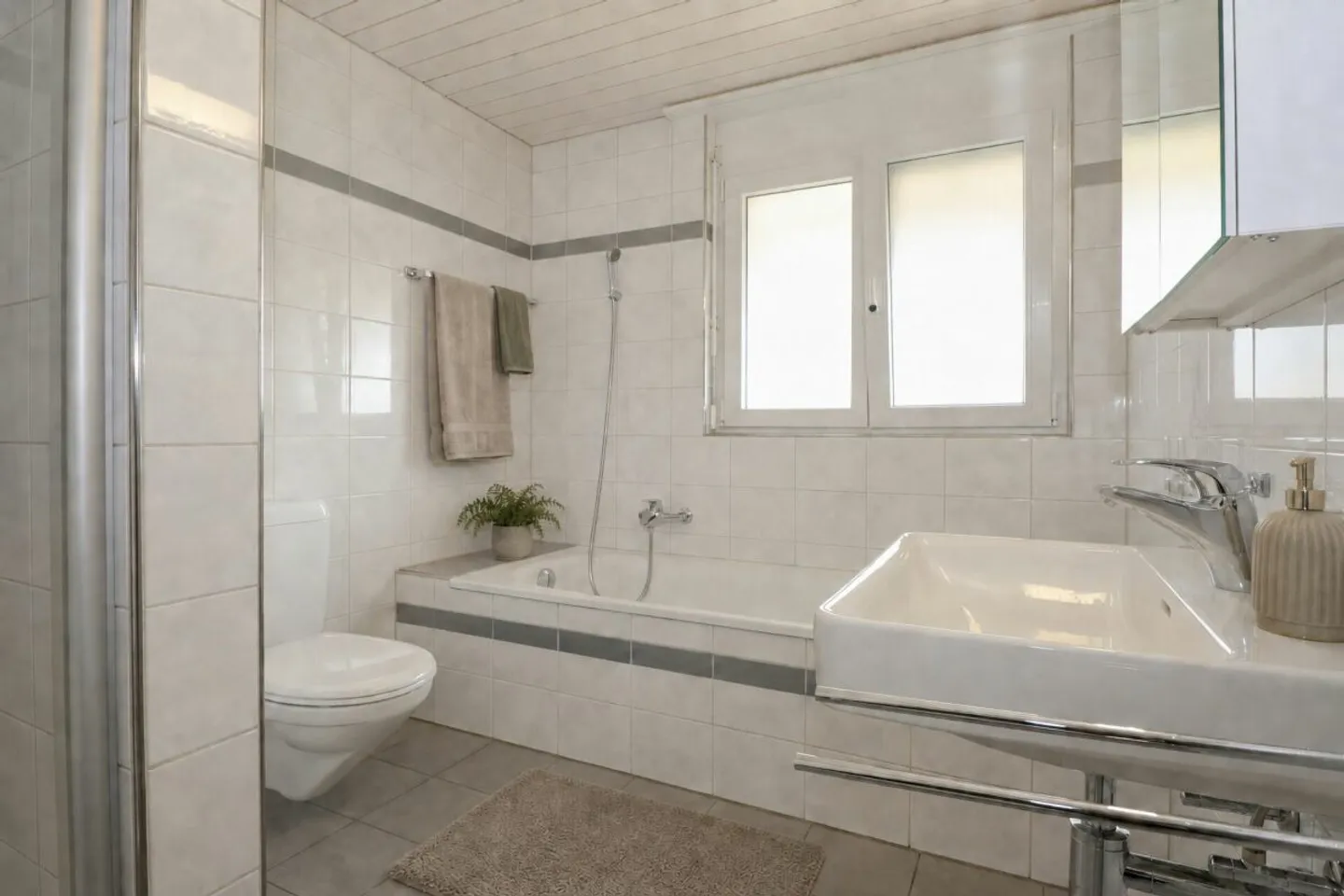Geräumige Wohnung mit Balkonen - Foto 11 von 13