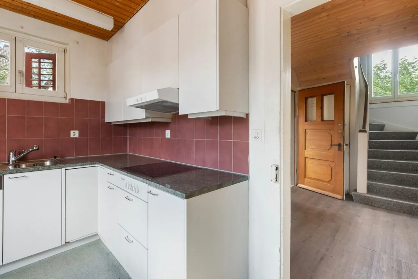 Charming 5½-room detached house in a central location - Photo 4 of 13