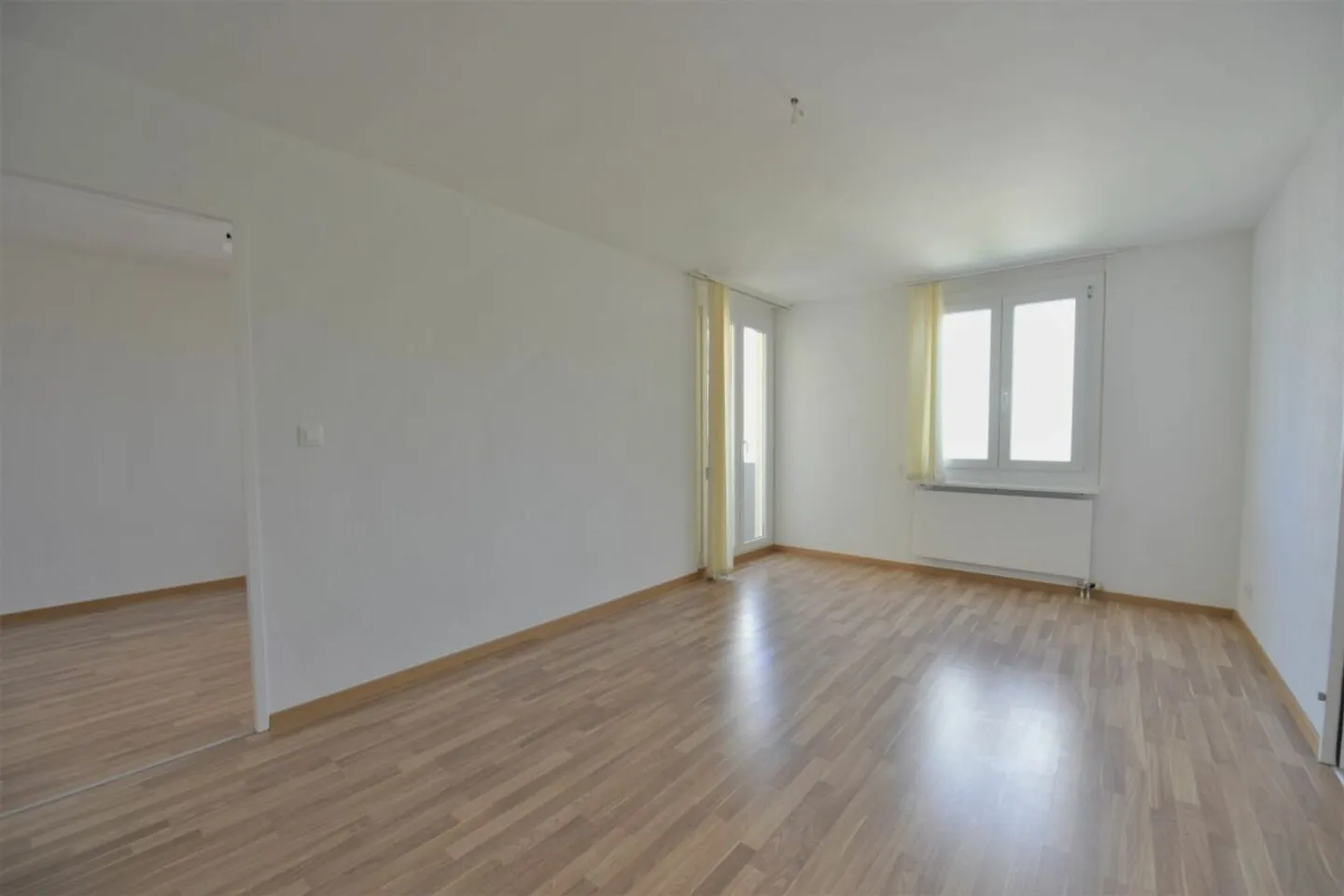 Geräumige 4,5-Zimmer-Wohnung in ruhiger Lage mit Balkon, Parkplatz und guter Erreichbarkeit - Foto 10 von 12