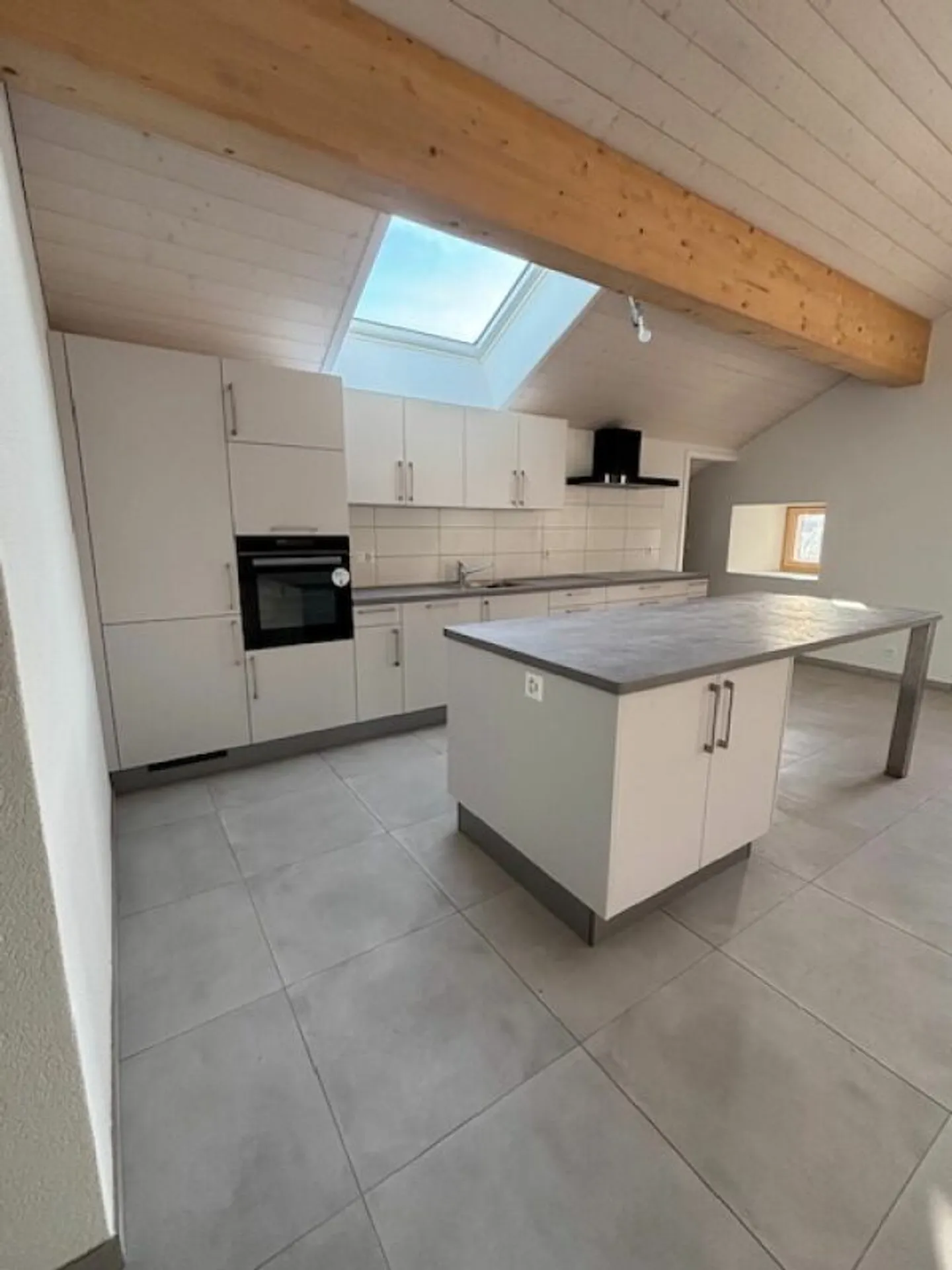 Appartement Charmant à Louer - Photo 2 sur 9