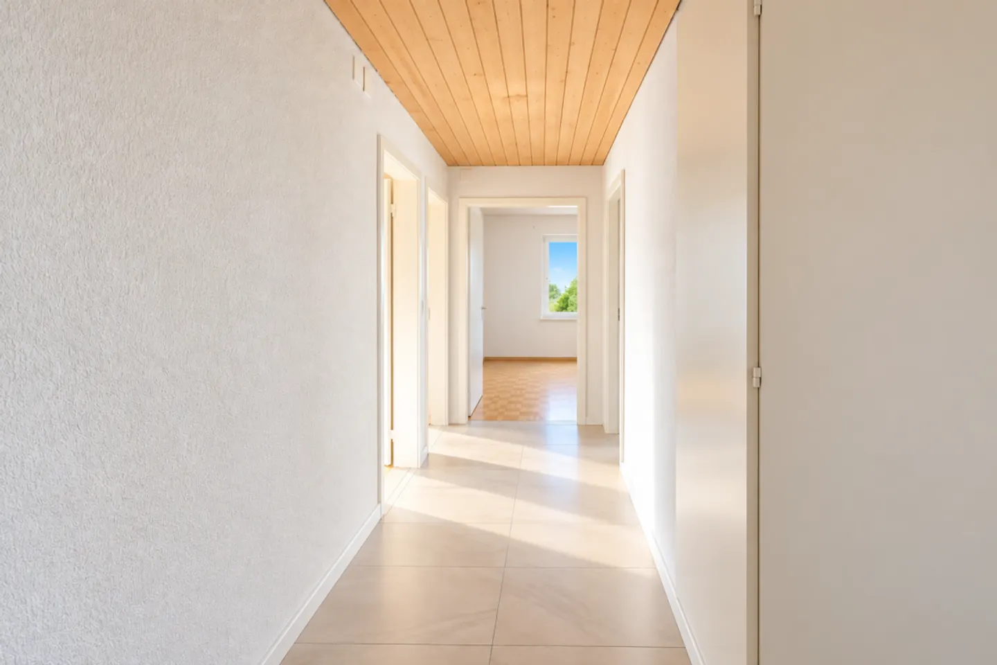 Geräumige 4-Zimmerwohnung mit Balkon - Foto 5 von 8