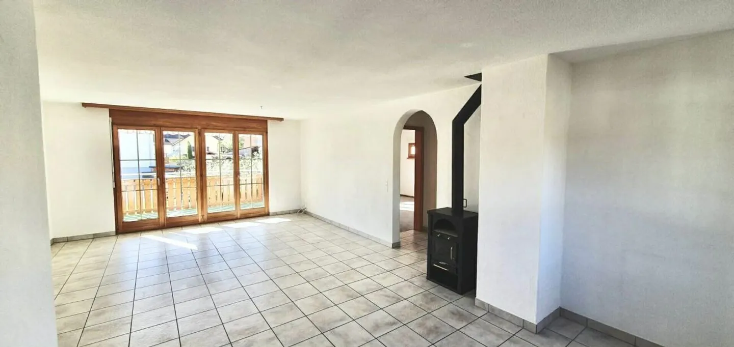 Attractive apartment with fireplace - Photo 3 of 12
