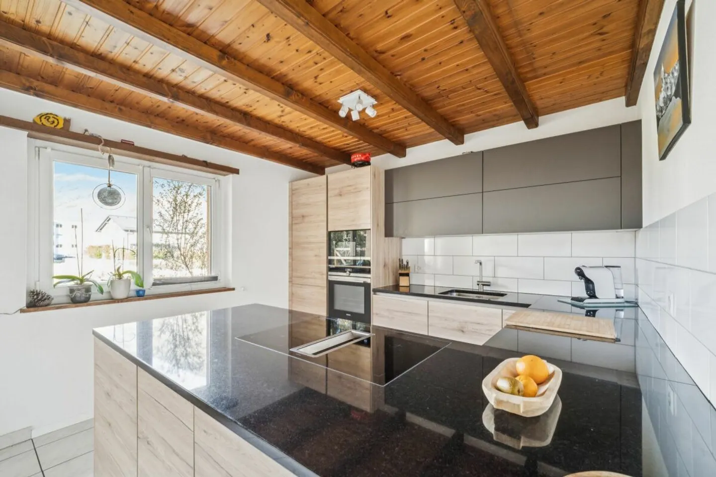 Freistehendes 5,5-Zimmer-Einfamilienhaus in Niedergesteln VS mit Baulandreserve - Foto 8 di 13