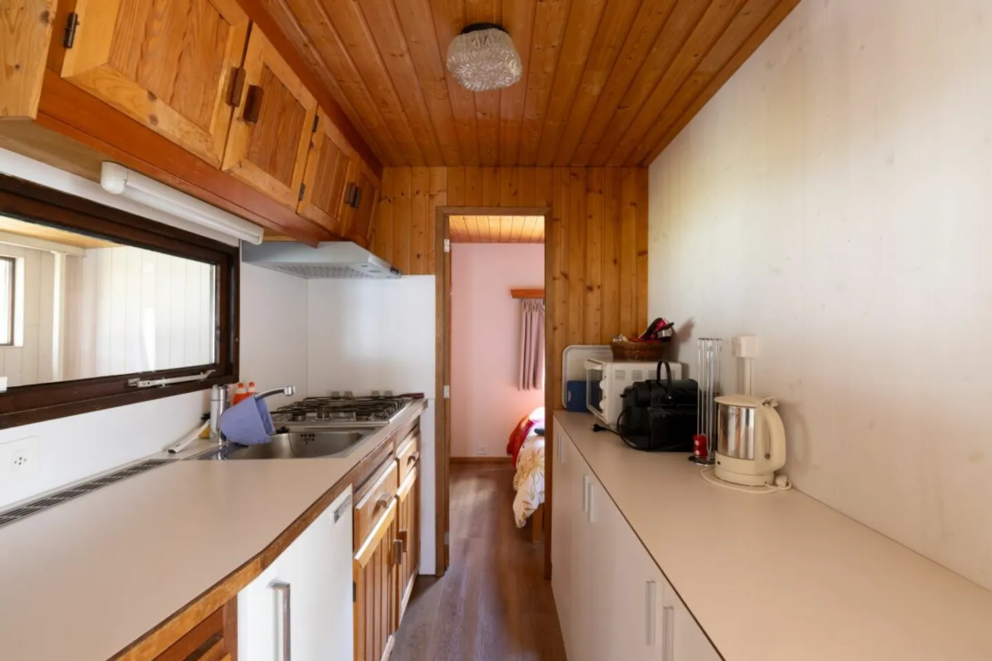 Beau bungalow de 3,5 pièces dans un emplacement calme à Caravaning Gletterens - Photo 5 sur 13