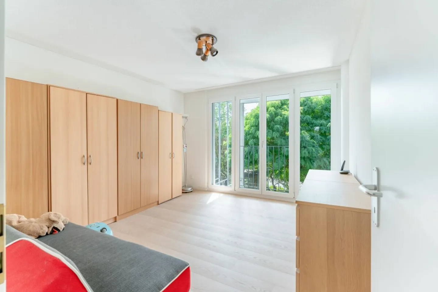 Spacious 3.5-room apartment with winter garden near the city - Photo 12 of 13