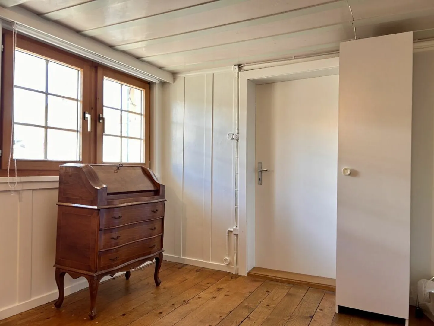 Well-maintained 6-room semi-detached house in historic district - Photo 9 of 13