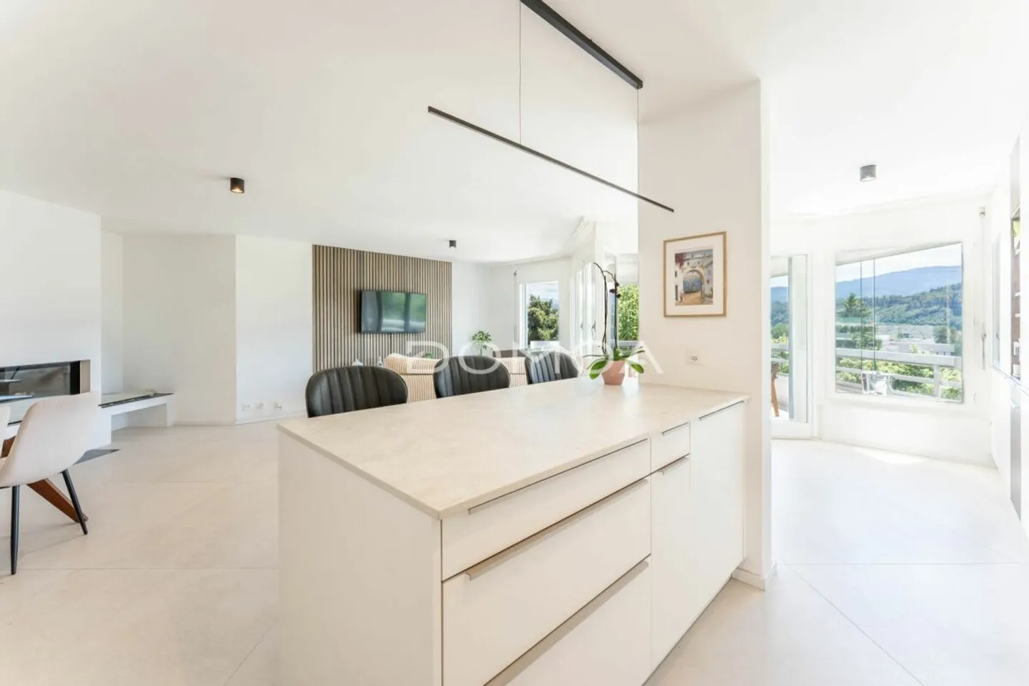 Renovated 4.5-room penthouse with large terrace - Brightness, charm, and comfort! - Photo 3 of 12