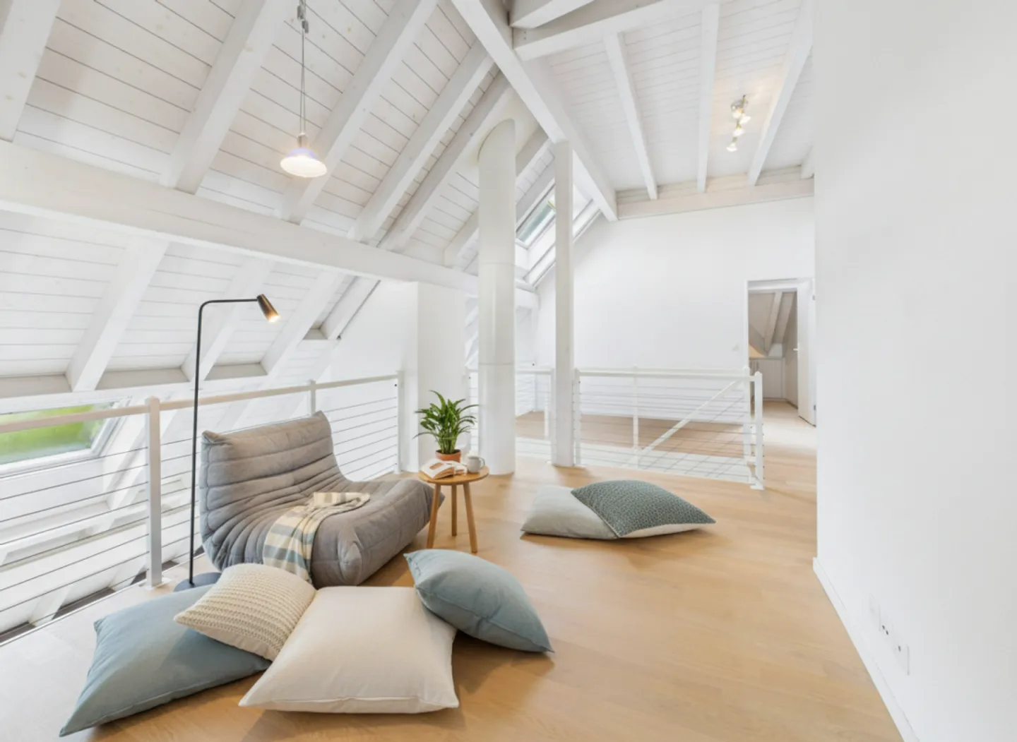 Exclusive penthouse apartment in the heart of Horw with a view of Pilatus - Photo 2 of 9