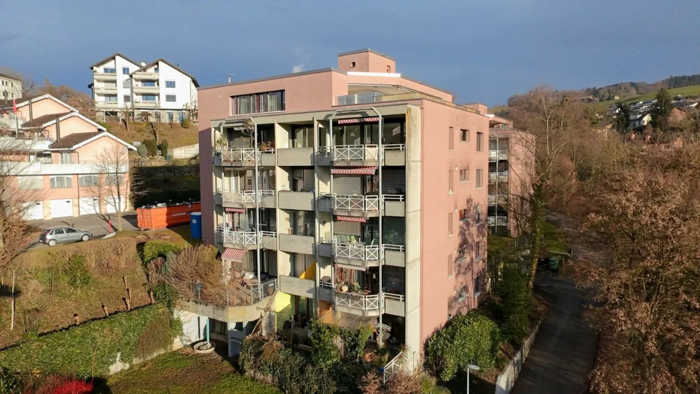 Paradise familial spacieux ! 5,5 pièces dans un emplacement ensoleillé à Adligenswil - Photo 1 sur 13