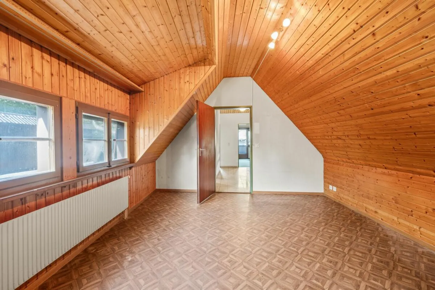 Affascinante casa unifamiliare con appartamento a Büren - Foto 11 di 13