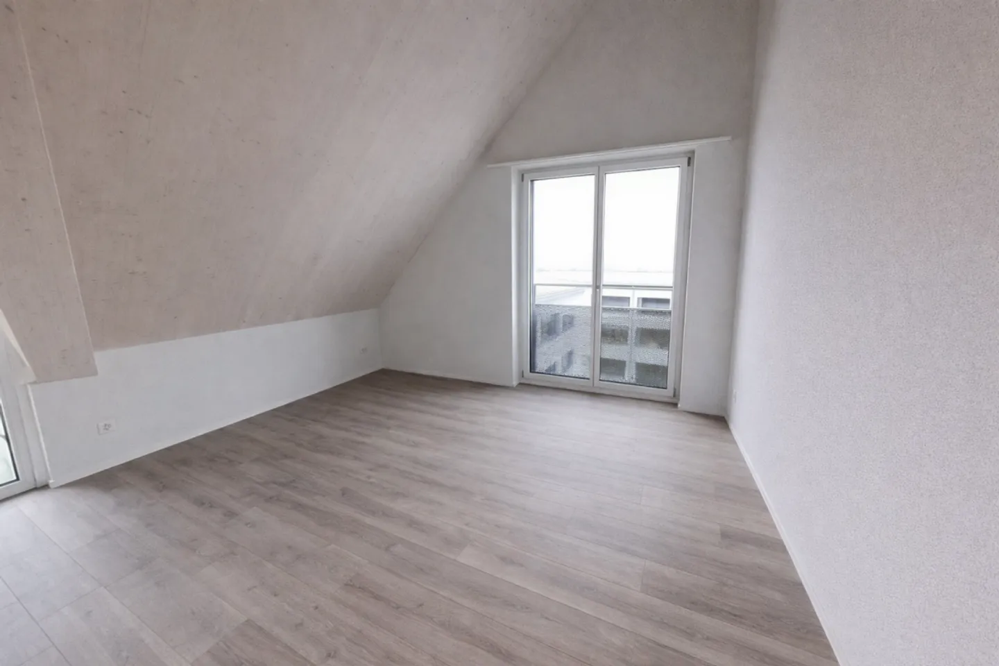 4.5-Zimmer-Dachmaisonettewohnung in Benken - Foto 3 von 12