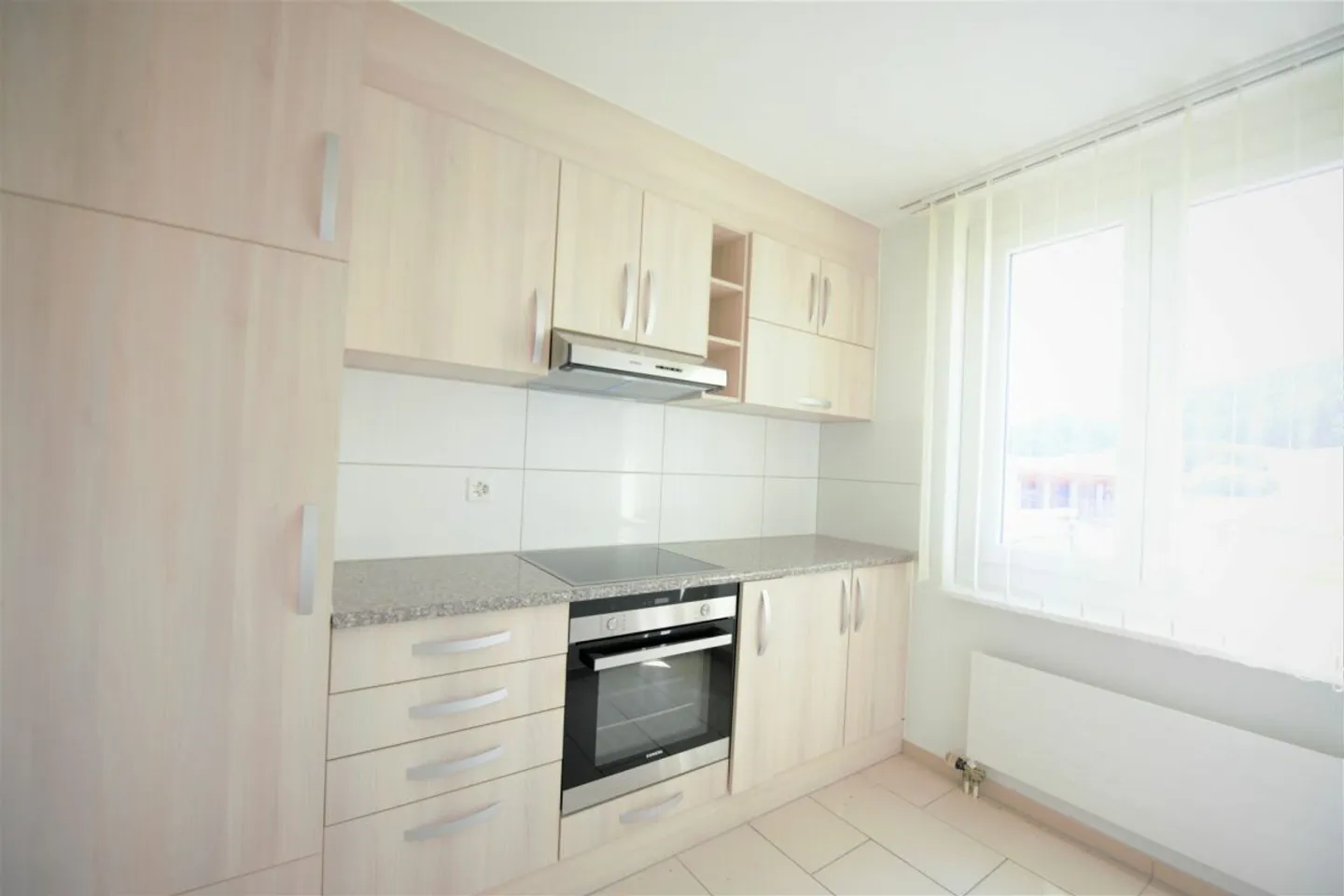 Spacious 2.5 room apartment in a quiet area with balcony, parking space and good accessibility - Photo 10 of 13